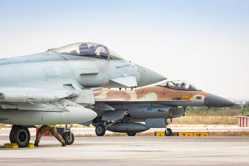 Израильская авиация нанесла удары по территориям Сирии и Палестины, сообщается о работе ЗРК «Бук-М2Э»