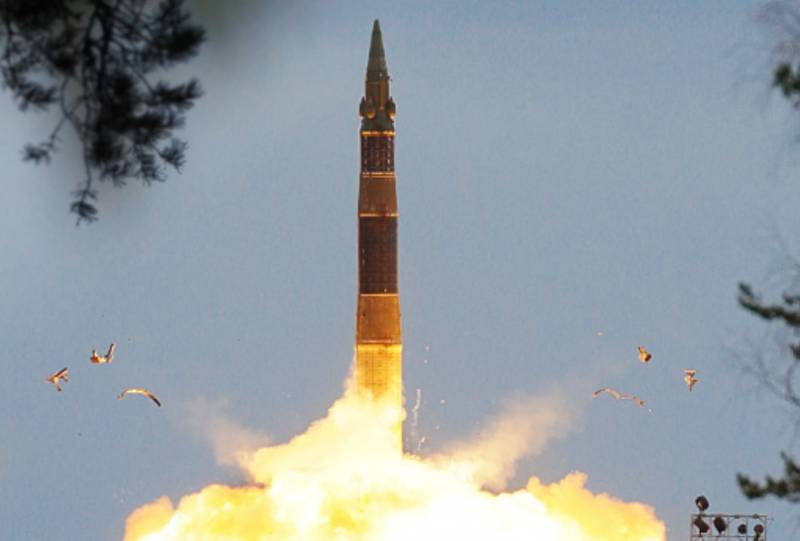 Названы сроки снятия с вооружения межконтинентальной ракеты «Тополь»