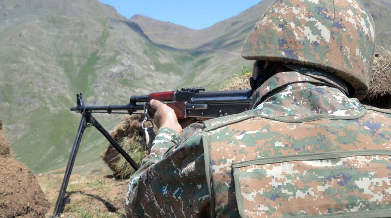 «Имеются потери с обеих сторон»: Армения обвинила Азербайджан в нападении на границе Сюникской области