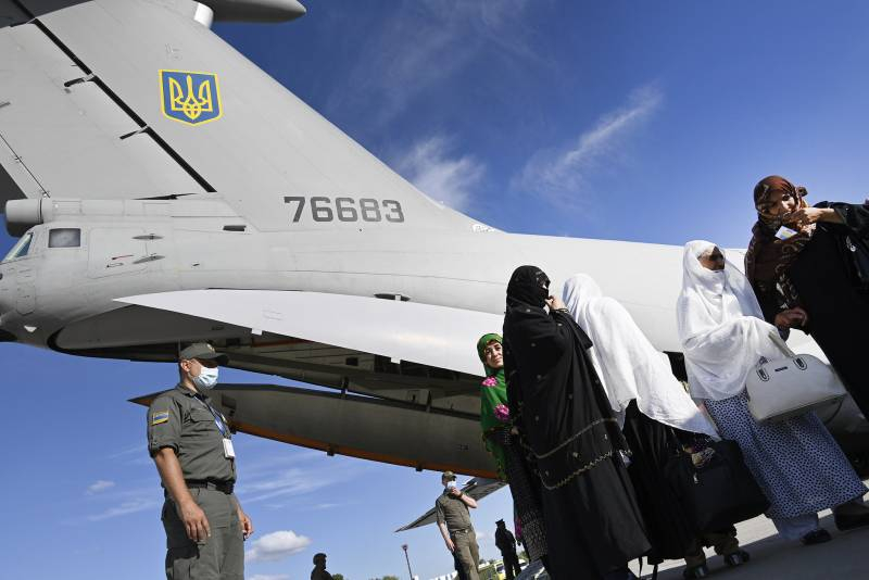 «Беспрецедентно сложная операция»: На Украине отчитались об окончании эвакуации из Афганистана