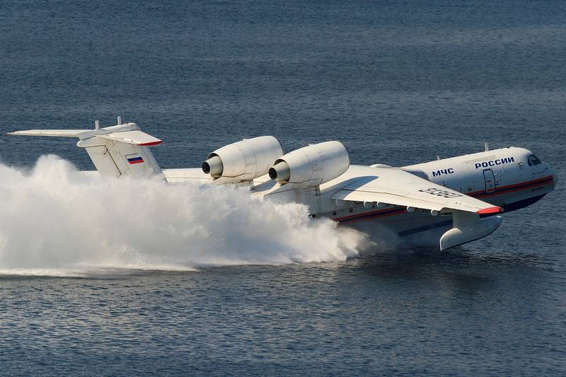 В ОАК анонсировали создание специальной эскадрильи самолётов-амфибий Бе-200 для тушения пожаров