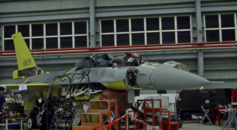 В ходе модернизации истребителей F-16 ВВС Тайваня произошла утечка гидразина