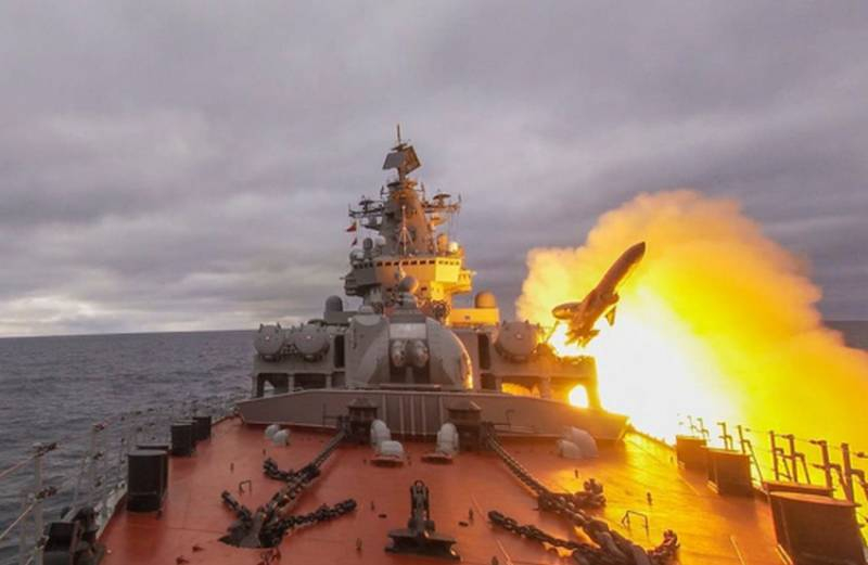 В Сети появилось видео ракетных стрельб крейсера «Маршал Устинов»