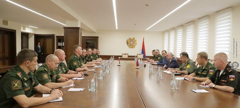 Российские военные специалисты посетили Ереван для обсуждения модернизации вооруженных сил Армении