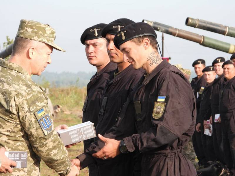 «Ждём лучшего сержанта с татуировкой во всё лицо»: украинцы реагируют на награждение лучших танкистов в ВСУ
