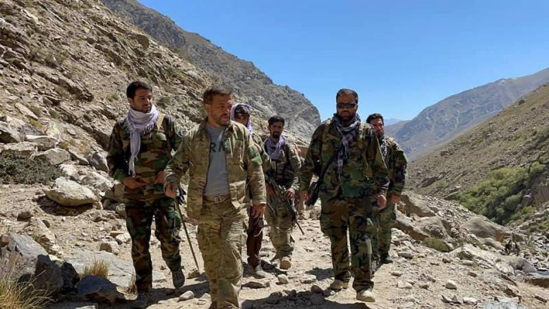 Бывший офицер афганской армии назвал слухами заявления о том, что командиры ополчения Масуда бежали в Таджикистан