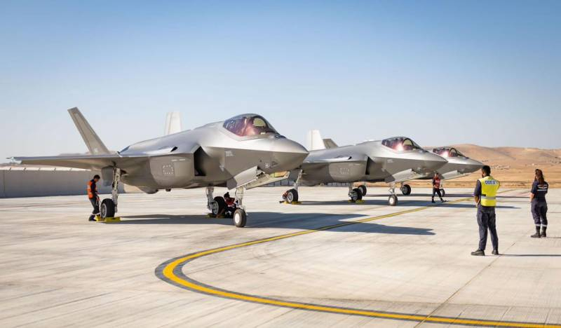 ВВС Израиля пополнились тремя новыми истребителями пятого поколения F-35I Adir