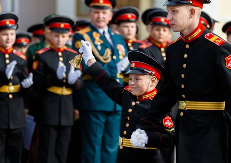 В России отмечается День специалиста органов воспитательной работы Вооружённых сил