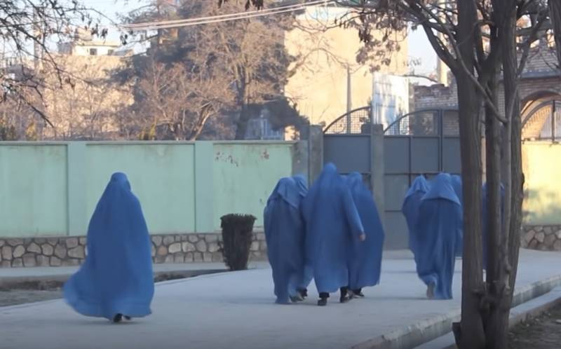 Женские платья и паранджа помогли британскому спецназу добраться до аэропорта Кабула