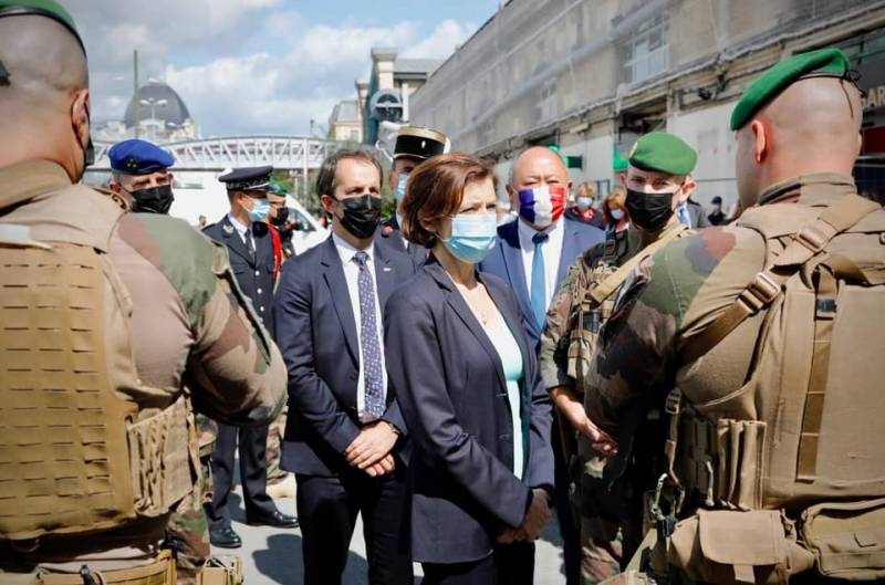 Министр обороны Франции: Мы не будем выходить из состава НАТО