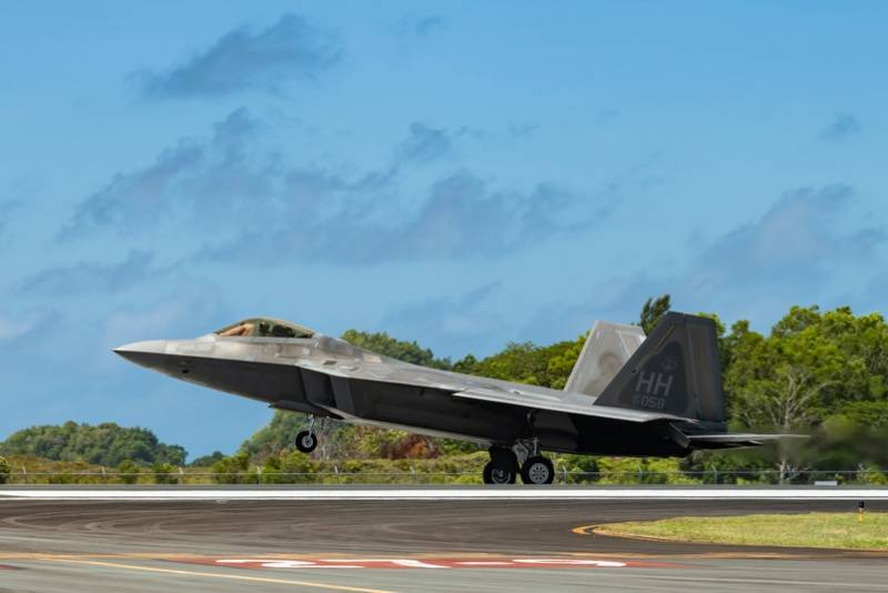 США рассматривали возможность разрешить экспорт истребителей пятого поколения F-22