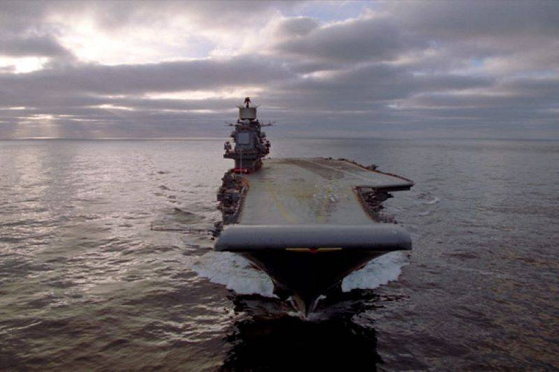 Экс-главком ВМФ РФ: Авианосец «Адмирал Кузнецов» списывать рано