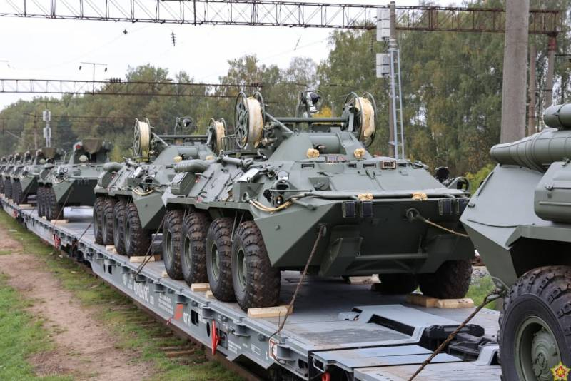 Белорусские военные получили партию российских бронетранспортёров БТР-82А