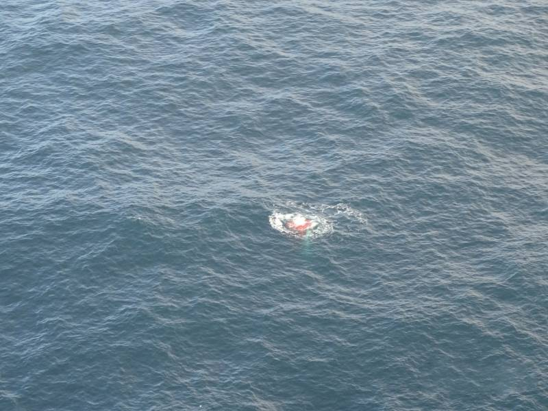 Возможна отсылка к причинам инцидента с АПЛ Connecticut: ВМС США публикуют снимки с упавшими в море контейнерами