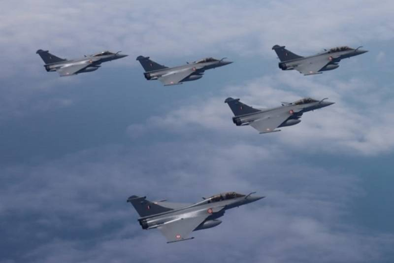 Индийские ВВС пополнились очередной партией французских истребителей Rafale