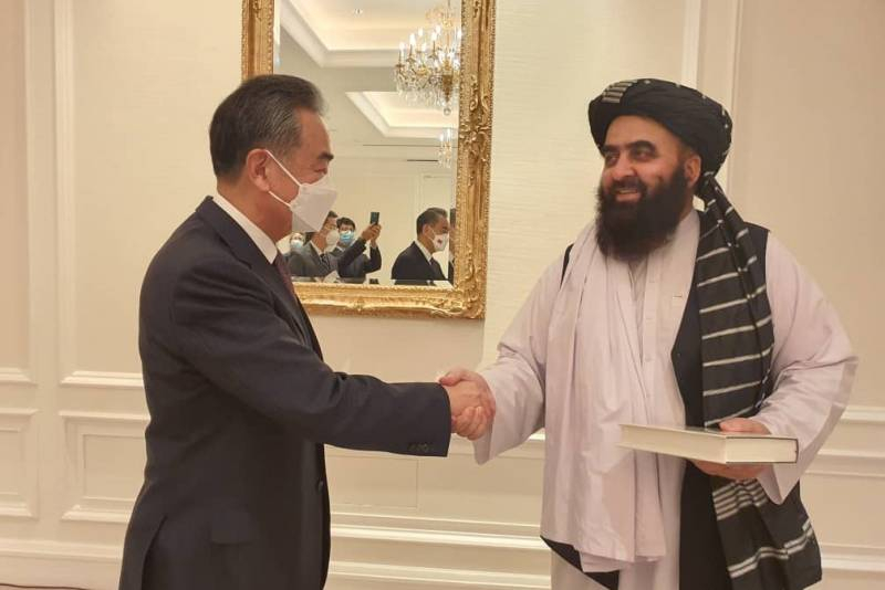 После встречи с представителями Афганистана глава МИД КНР призвал Запад к сотрудничеству с талибами