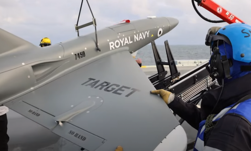 Британцы отработали запуск реактивных беспилотников с авианосца HMS Prince of Wales