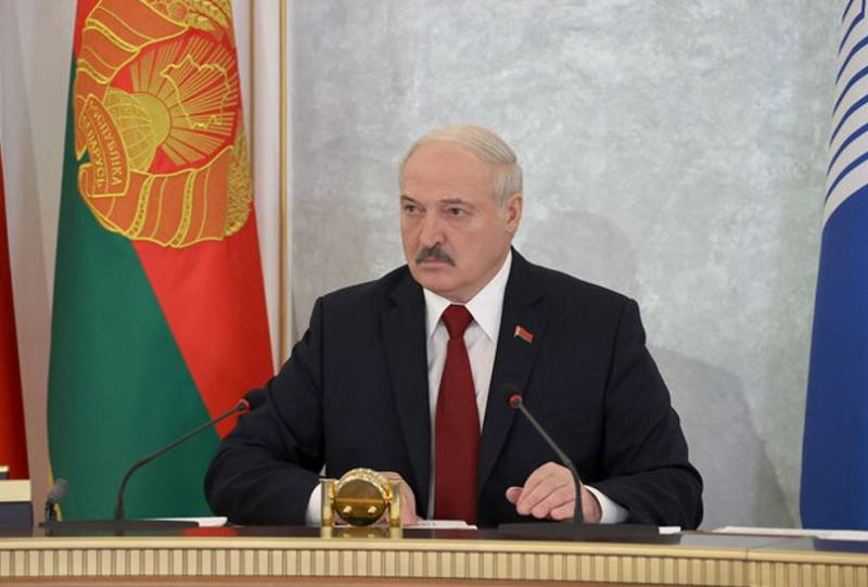Лукашенко: Советский Союз развалили специально