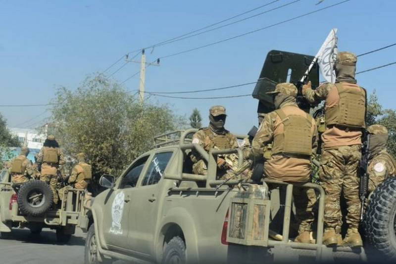 Талибы опровергли сообщения о передаче части брошенного американцами вооружения Пакистану