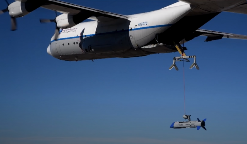 Военно-транспортный самолёт C-130 ВВС США впервые «поймал» многоцелевой беспилотник X-61A Gremlins