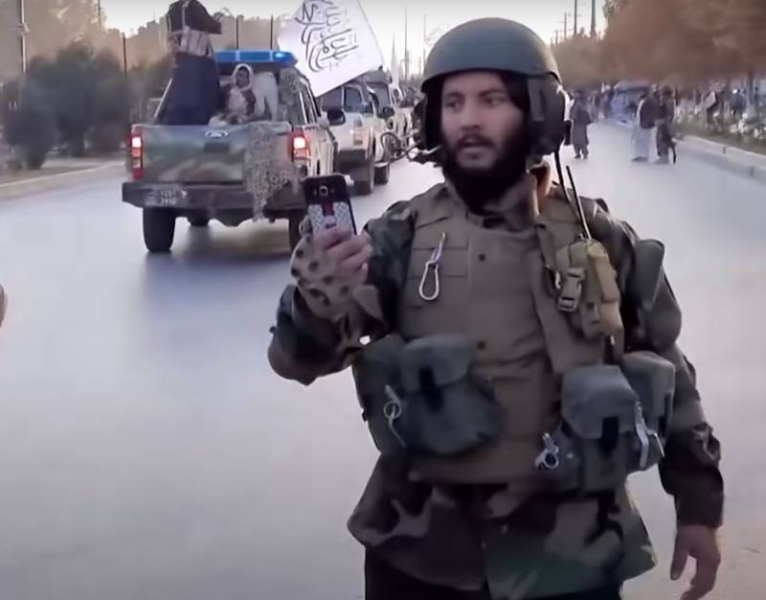 Талибы показали трофейную технику американского и российского производства на очередном военном параде в Кабуле