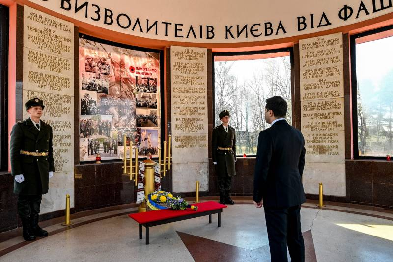 Президент Украины раскритиковал советское руководство и командование за «жестокость» при освобождении Киева от нацистов