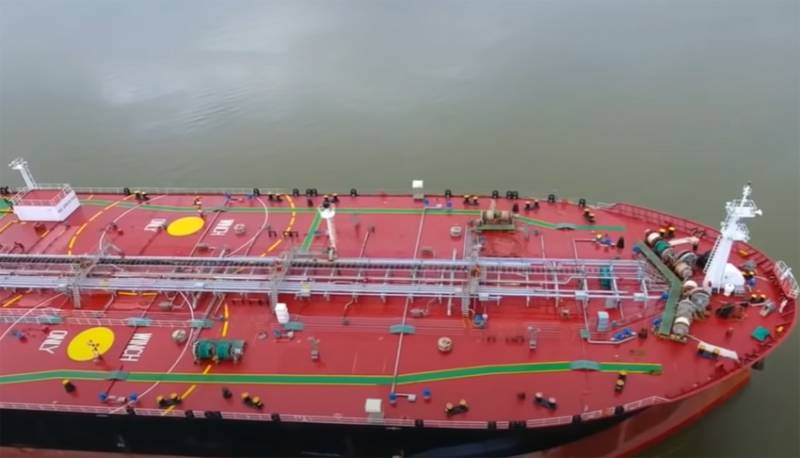 Иранский военный флот предотвратил нападение пиратов на танкер в Аденском заливе
