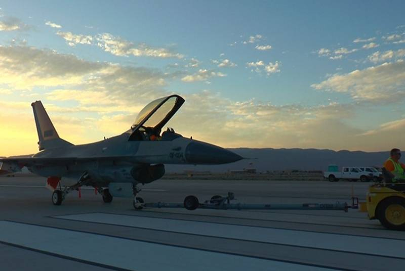 Компания Boeing переоборудует истребители F-16 в беспилотники-мишени