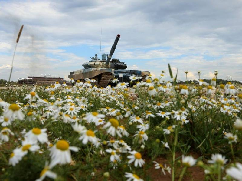 В издании Insider назвали свою версию причины того, почему танк Т-72 до сих пор остается основным в российской армии