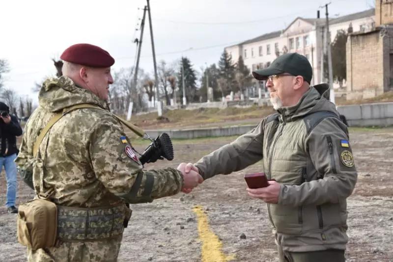 Глава украинского Минобороны: Для России нет смысла бомбить Украину, чтобы потом всё это захватывать