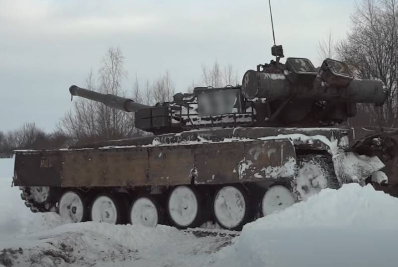 «А российских танков всё нет»: на Украине иронизируют по поводу прогнозов советника офиса президента Зеленского