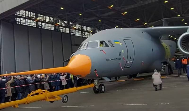 На Украине продемонстрировали первый серийный образец нового военно-транспортного самолёта Ан-178