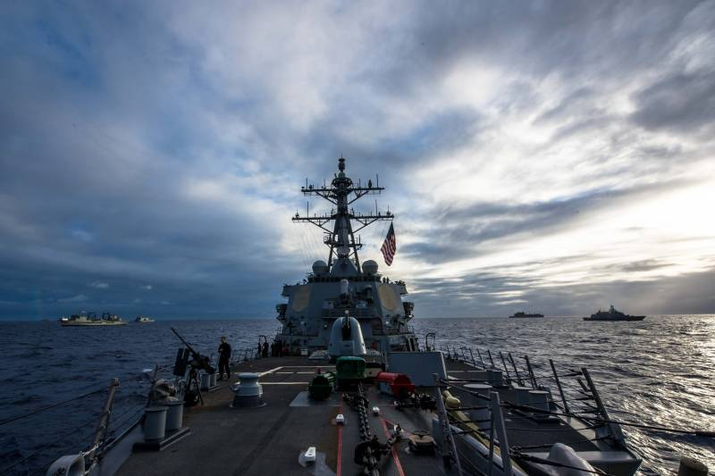 ВМС США: На следовавшем в Йемен рыболовецком судне обнаружены 1400 автоматов Калашникова