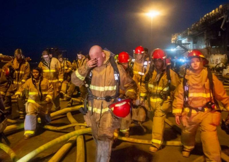 Свидетель подтвердил нахождение обвиняемого в поджоге корабля Bonhomme Richard ВМС США моряка рядом с очагом пожара