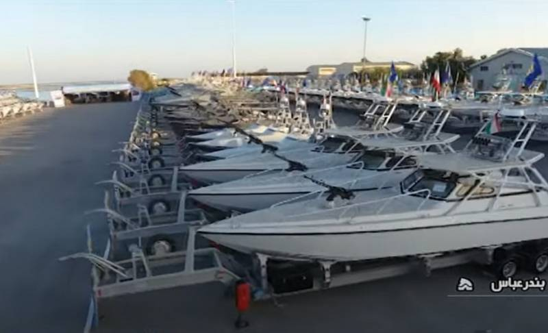 Промышленность Ирана передала ВМС страны боевые катера для «ассиметричной» войны на море