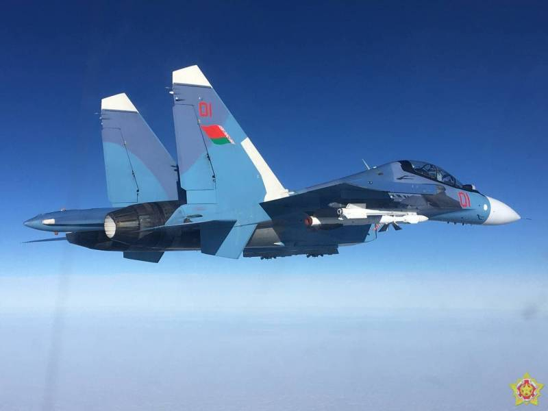 Российские и белорусские истребители Су-30СМ провели совместное патрулирование госграницы Белоруссии