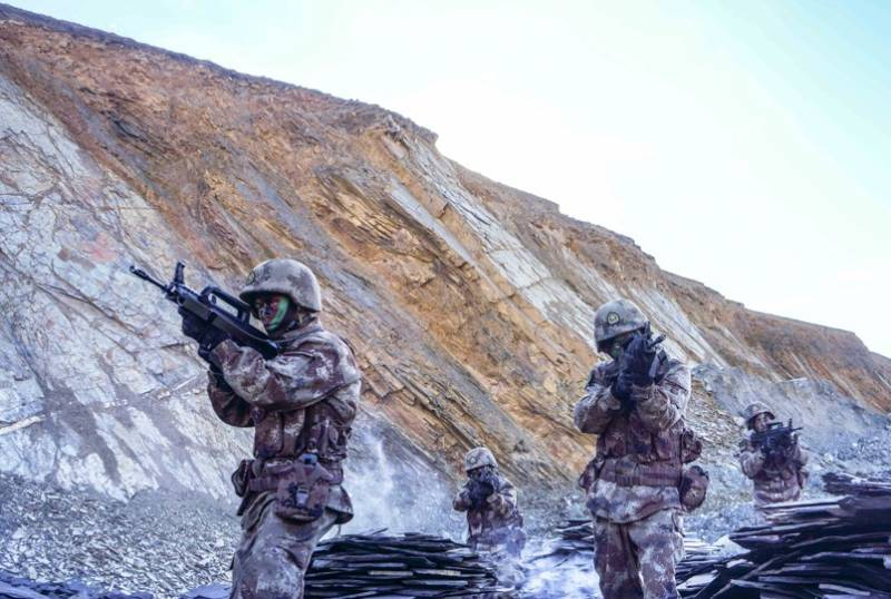 В прессе Британии: Китайские военные разместили роботизированную технику на границе с Индией