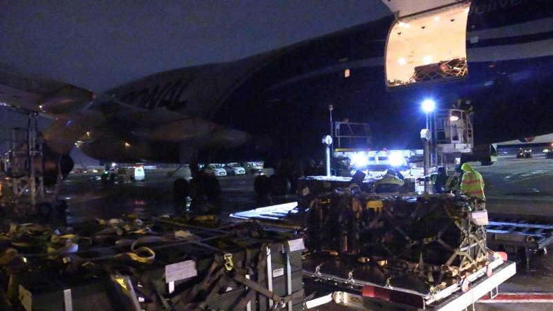 Второй самолёт с военной помощью США приземлился в Киеве