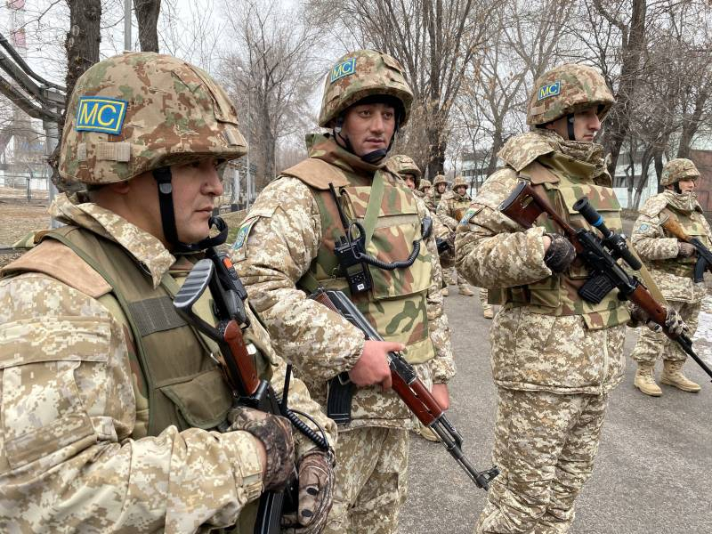 В ОДКБ показали вооружение и оснащение военнослужащих миротворческого контингента в Алма-Ате