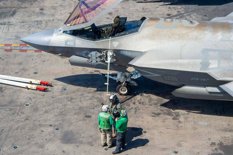 Палубные истребители F-35C быстро покрываются ржавчиной