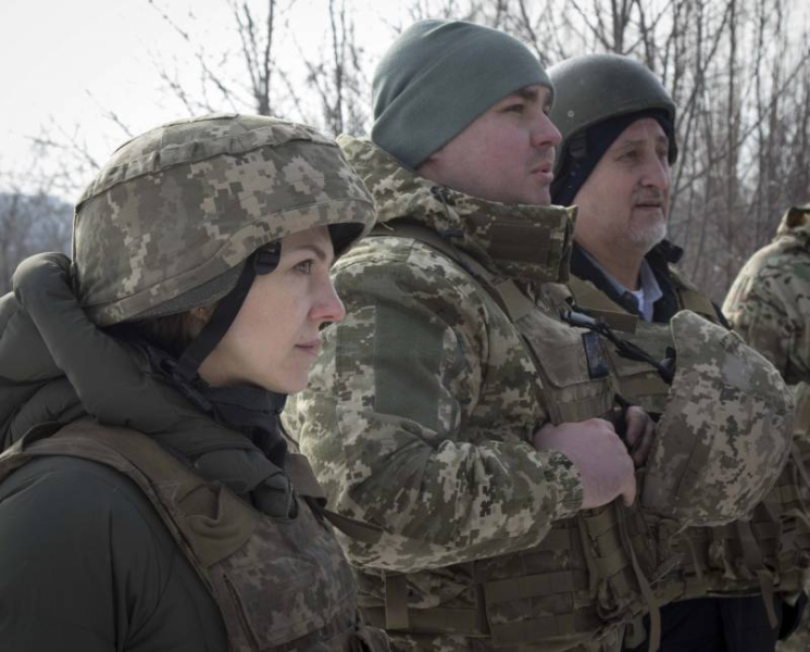 «Каски вместо оружия»: Германия поставит на Украину защитную амуницию