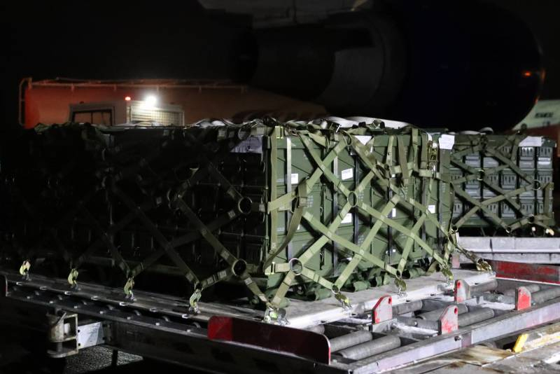 На Украину прибыл американский самолёт с крупной партией летального оружия и боеприпасов