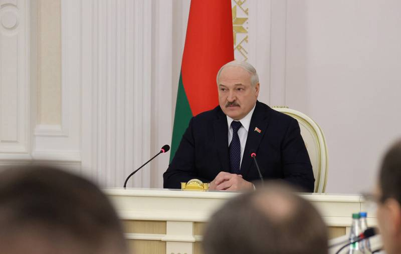 Президент Белоруссии призвал протестующих в Казахстане встать на колени перед военными