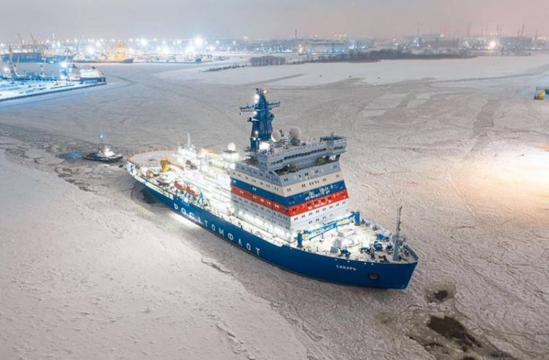 Первый серийный атомный ледокол «Сибирь» проекта 22220 начал переход в Мурманск