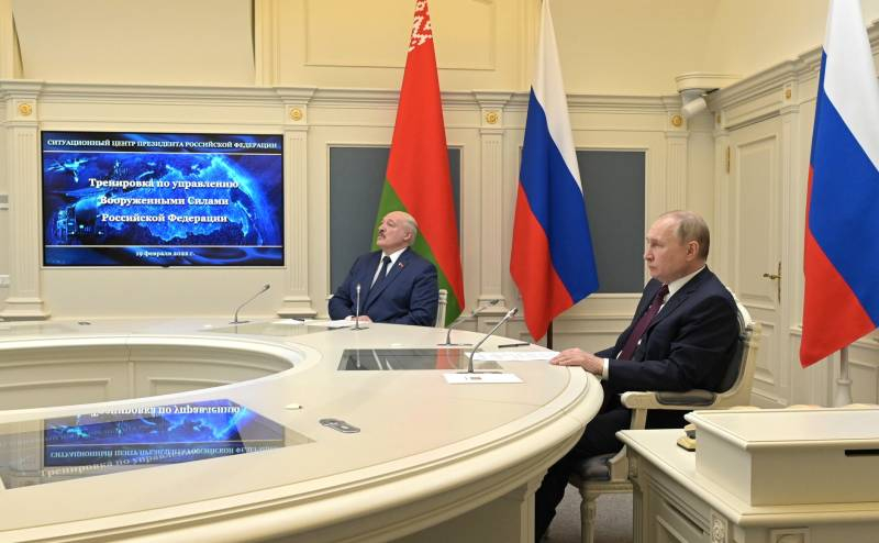 Москва и Минск приняли решение пока не выводить российские подразделения