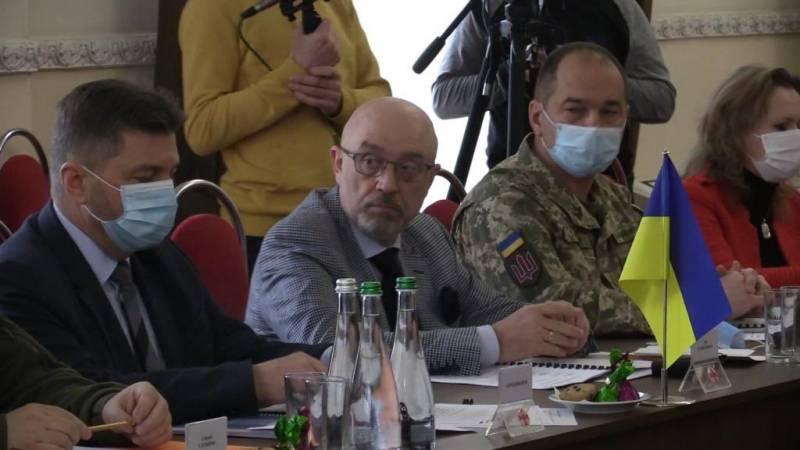 Впервые за несколько месяцев состоялись телефонные переговоры глав Минобороны Украины и Белоруссии