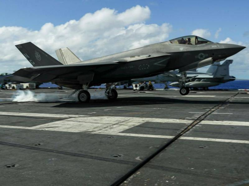 Операция ВМС США по поиску упавшего в Южно-Китайское море истребителя F-35C пока не дала результата
