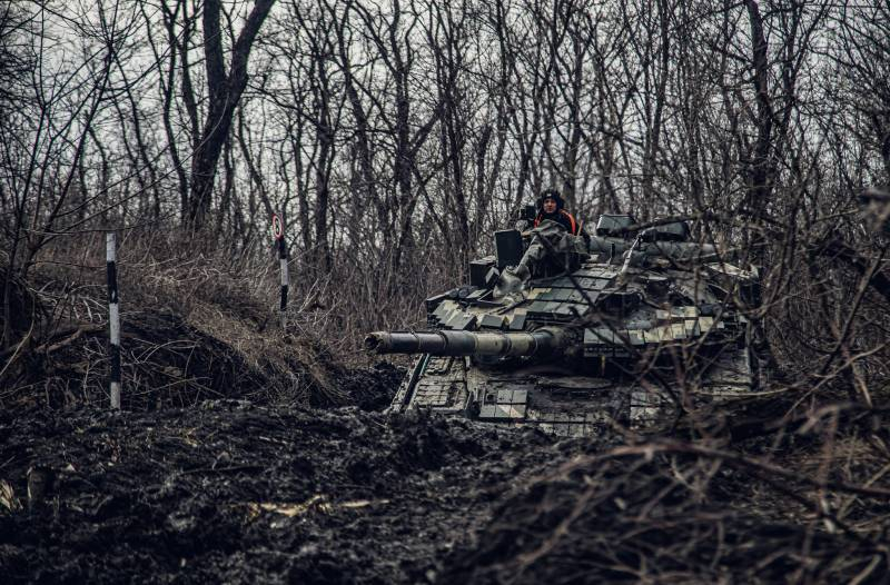 Танковые подразделения морской пехоты Украины выведены на тренировки по преодолению раскисшего грунта