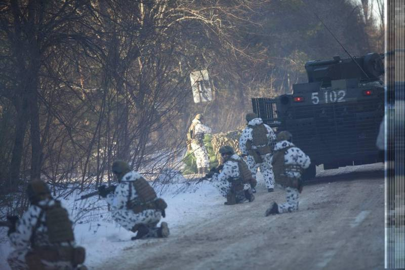 Усиленные бронетехникой подразделения МВД Украины выведены на манёвры в Чернобыльскую зону