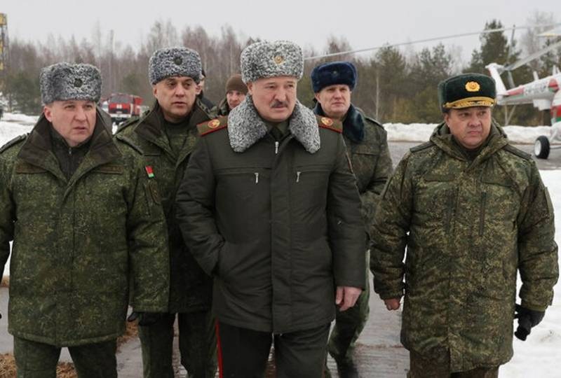 Лукашенко доложили о создании совместной группировки белорусских РСЗО «Полонез» и российских ОТРК «Искандер»